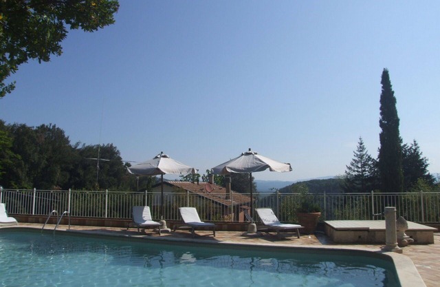Lovely apartment for 4 people with WIFI, pool, TV and patio