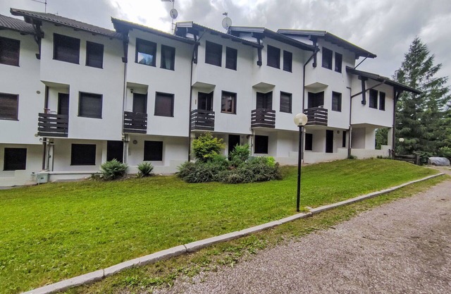 Lovely apartment for 5 guests with WIFI, TV and patio