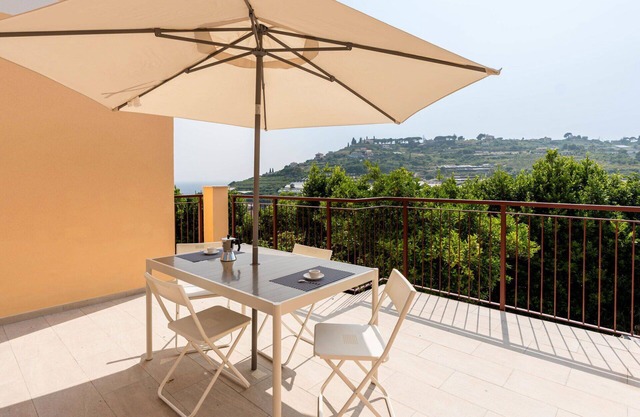 Lovely apartment for 5 guests with WIFI, A/C, pets allowed and parking