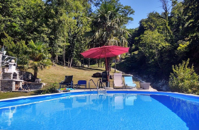 Lovely apartment for 5 people with WIFI, pool, TV, balcony and pets allowed