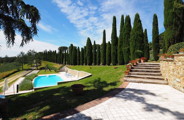 Lovely apartment for 6 people with WIFI, pool and panoramic view, close to San Gimignano