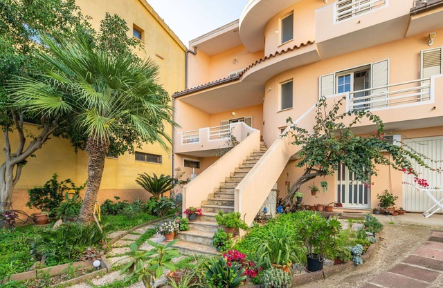 Lovely apartment for 6 guests with hot tub, A/C, TV, balcony, panoramic view and parking