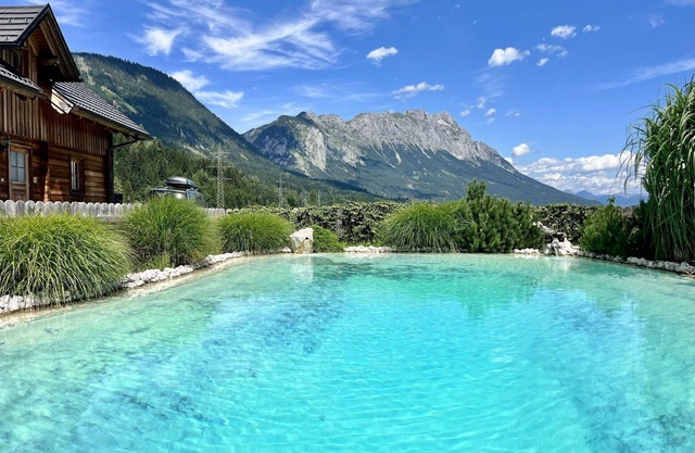 Lovely apartment in villa for 18 guests with pool, WIFI, TV, terrace and pets allowed