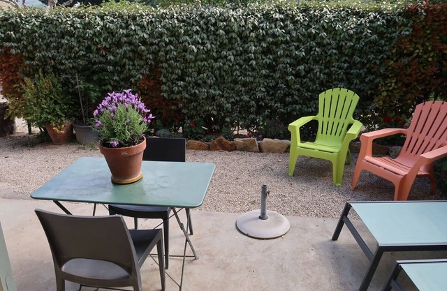 Lovely apartment in villa for 2 guests with WIFI, TV, patio and parking