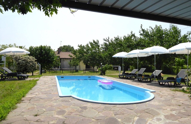 Lovely apartment in villa for 4 guests with pool, WIFI, A/C and patio