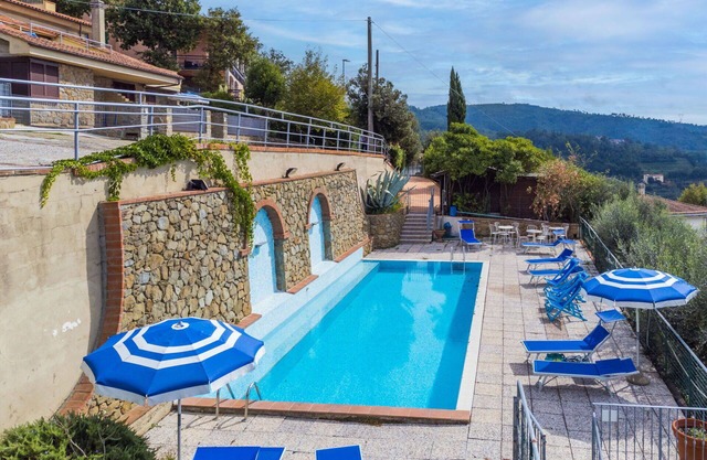 Lovely apartment for 4 people with WIFI, pool, TV, terrace, pets allowed and panoramic view