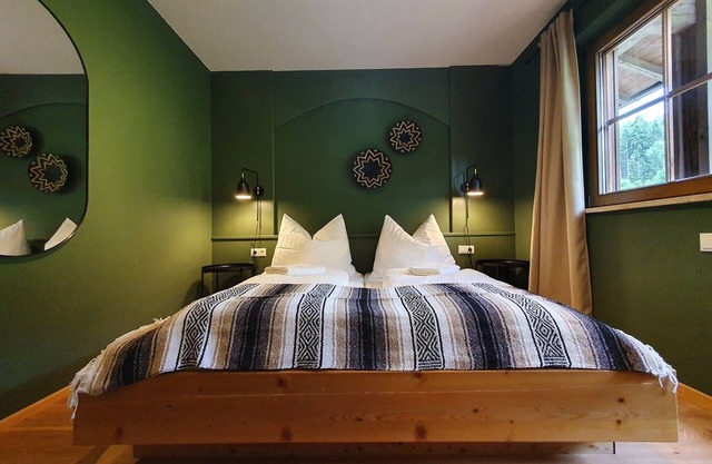 "Lovely apartment with free parking."