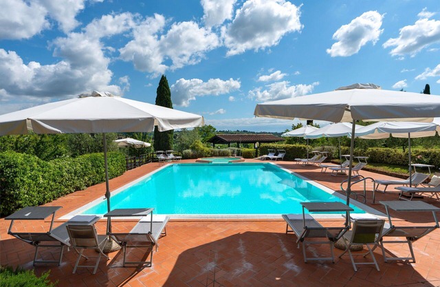 Lovely apartment with A/C, pool, WIFI, TV, veranda and panoramic view, close to San Gimignano
