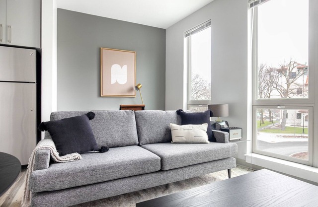 Lovely Brighton Studio w/W/D, Gym, near T & Shops, by Blueground