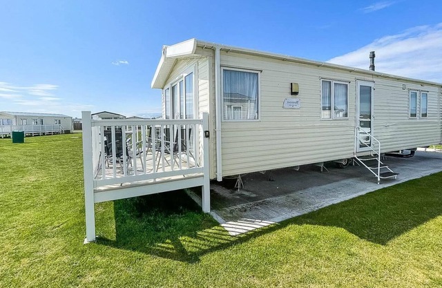 Lovely caravan with decking at Sand Le Mere Park in Yorkshire ref 71032TV