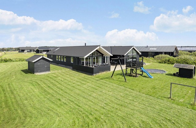 Lovely home in Løkken with sauna