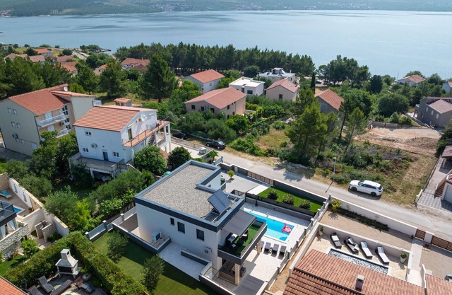 Lovely home in Pridraga