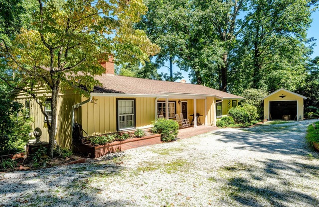 Lovely & inviting home with a sun porch, washer/dryer & AC