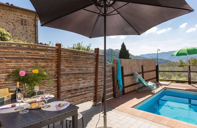 Lovely apartment for 5 people with private pool, WIFI, TV and pets allowed