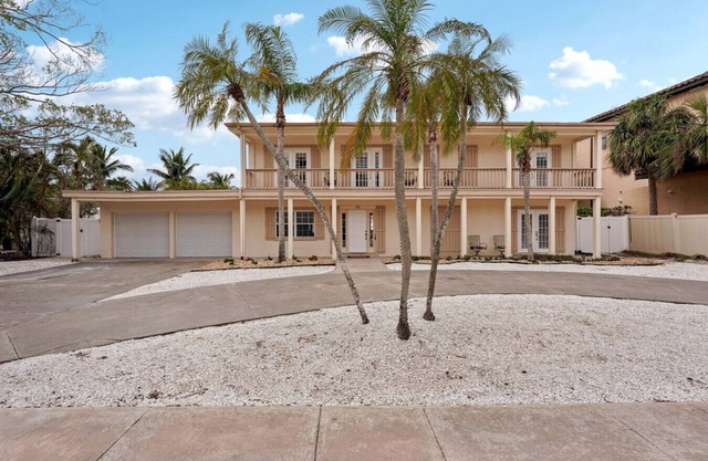Lovely Pool Home on St. Armand's Circle, Sarasota