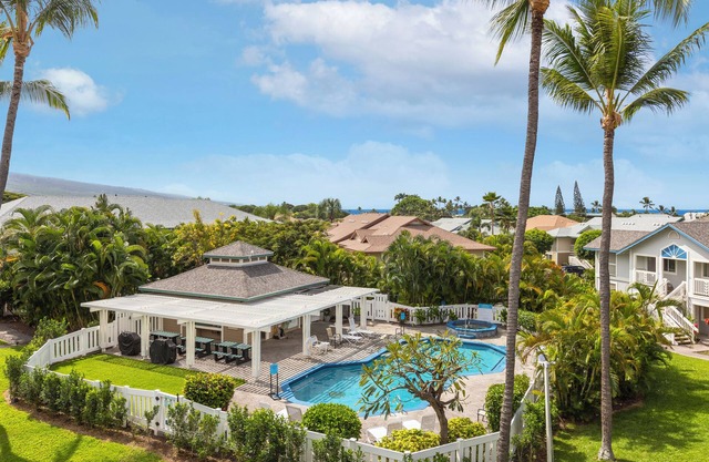 🌴Lovely quiet location partial ocean views.This complex requires a 30 day minimum stay.🌴