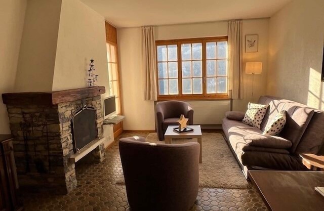 Lovely south-facing 1-bedroom apartment for 2-4 people with breathtaking panoramic views, including