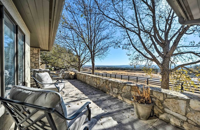 Lovely Spicewood Cottage w/Patio & Grill!