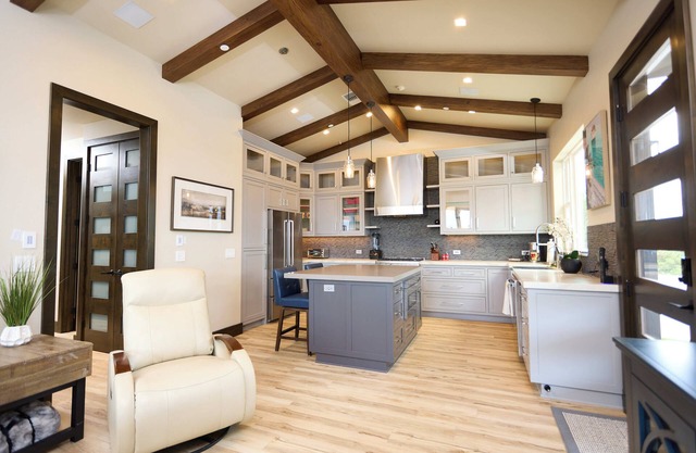 Lovely villa with amazing views, Private gated access and Parking,