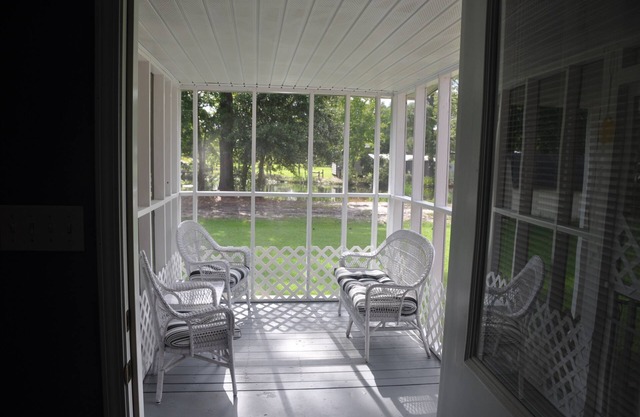 Lovers Lane Oasis Cottage.Ideal for a couple or small family Coast visit!
