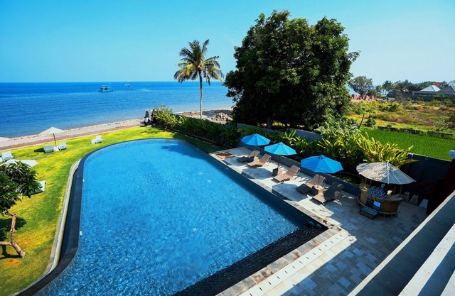 Lovina Beach Club & Resort