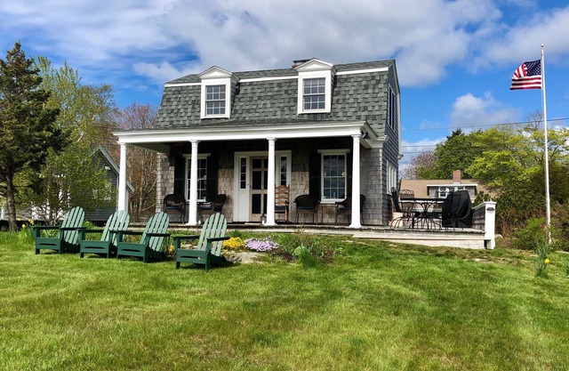 Lovingly restored 1905 cottage with phenomenal easterly ocean views.