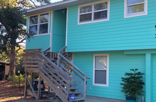 LOW INTRO RATE! Clean/adorable with lots of nice features! Next to beach path.