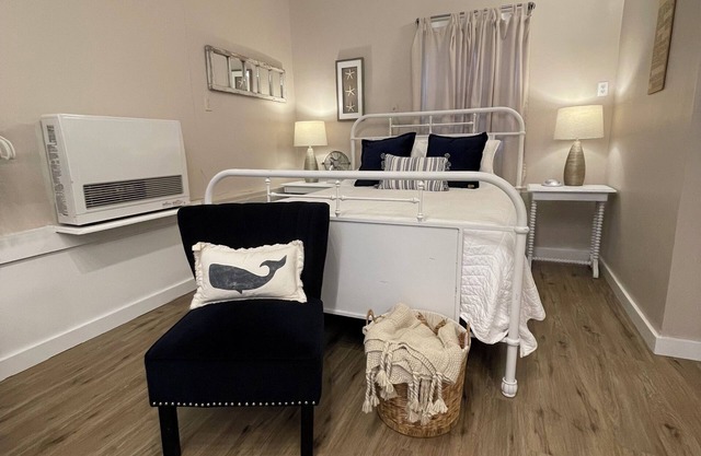 “Low Tide” cozy studio for two!