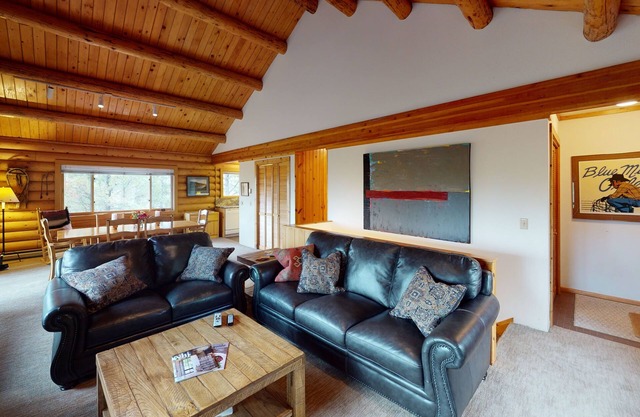 LPJH | Enjoy the Privacy of a Lost Creek Cabin