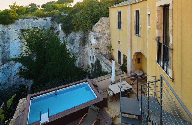 LTM GREENHOUSE Evocative historic home in the Latomia dei Cappuccini