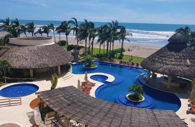 Lujoso Departamento en frente de la playa /Great apartment in front of the beach