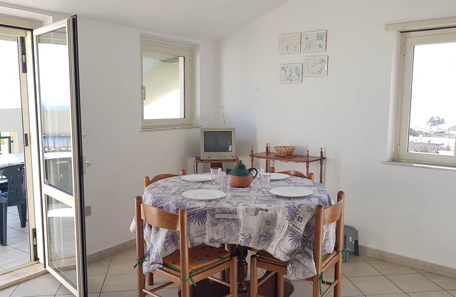 LUMINOUS SEA VIEWS IN SARDINIA, IDEAL FOR COUPLES OF FRIENDS AND FAMILIES!