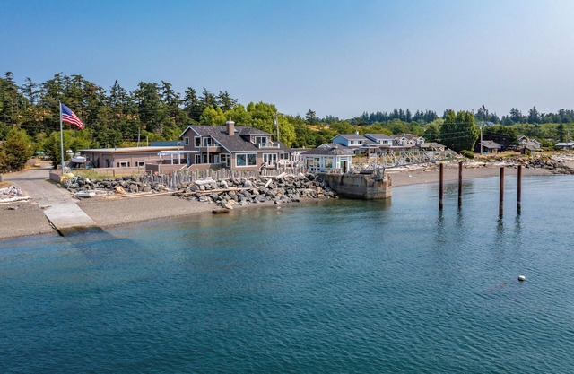 Lummi Island Waterfront Home + Boat Ramp + Bay Views