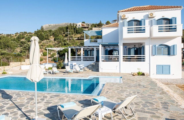 LUNA, beautiful, large villa with spacious outdoor areas and private pool.