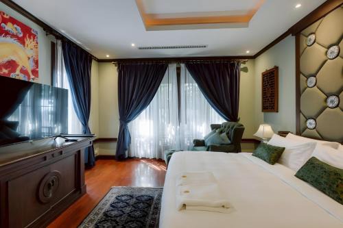 Lunar Mansion Hotel