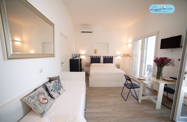 Lupa Di Mare - Ostro (Deluxe studio apartment with garden)