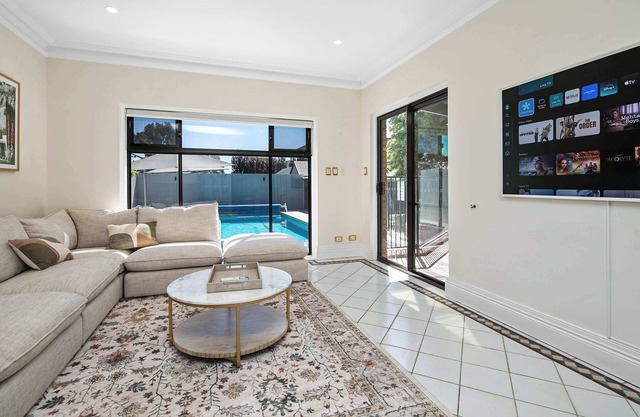 LUX Manor - Pool, Sleeps 12
