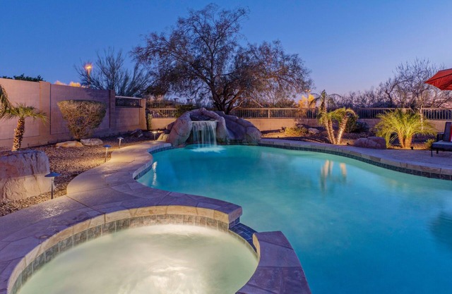 LUX, Mt & City Views, Near Golf & Trails, Pvt Htd POOL w/Slide, Spa, Putt Green