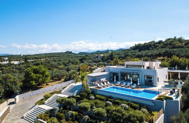 Lux Villa 500mt to beach★Gym & Basket ★Heated pool
