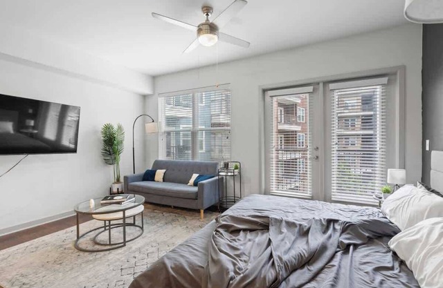 Luxe 1 King Bed Suite In Uptown Charlotte!