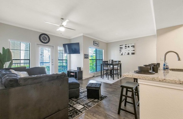 Luxe 2BD Apt Heart of Austin, SoCo District!