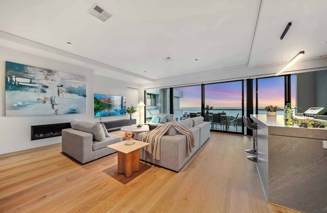 Luxe 3-Storey Oceanfront Retreat