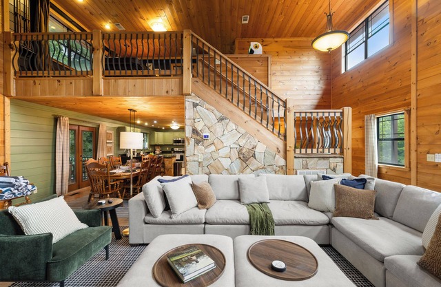 Luxe Family Cabin w Hot Tub, Sauna, Game Room, & Fire Pit. Only 10 Min to Helen