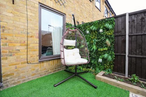 LUXE Garden House Prime Location W Private Parking