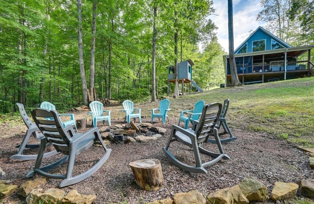 Luxe Kentucky Cabin Rental about 36 Mi to Mammoth Cave