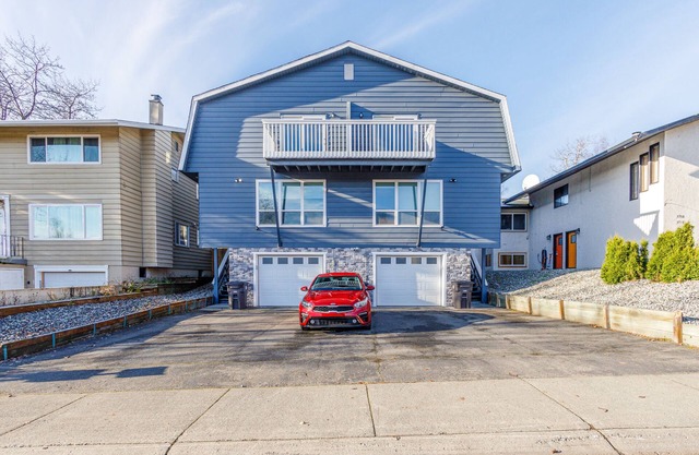 Luxe mountain-view escape - 2 condos w/4 fireplaces, deck, hot tub + dogs okay
