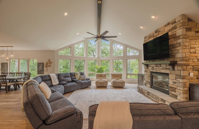 Luxe on the Lake by Innsbrook Vacations!