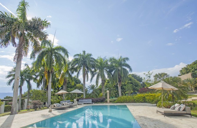 Luxe Villa de Verano Boutique / Pool & Hot Tub 7BD