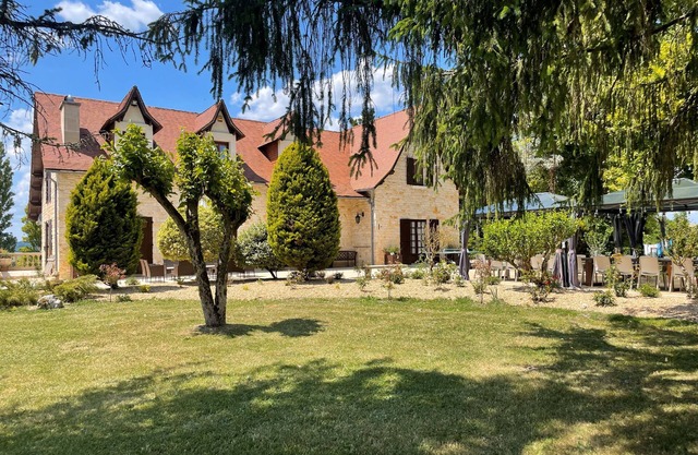 Luxury 9 bedrooms House, Sleeps 20, Swimming pool, Stunning views, games room.
