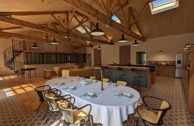 Luxurious 2BR Apt with Gourmet Kitchen & Private Baths, Central Location, Dec-Feb Truffle Tasting